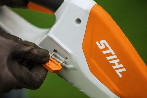 98043 АККУМУЛЯТОРНАЯ МОТОКОСА STIHL FSA 45