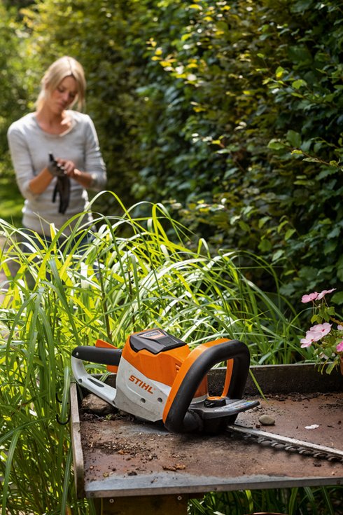 АККУМУЛЯТОРНЫЕ МОТОНОЖНИЦЫ STIHL HSA 56 SET (AK10, AL101)