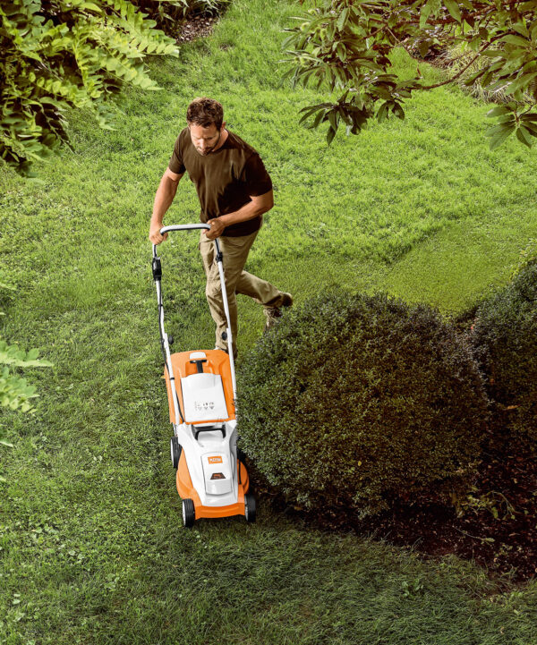 АККУМУЛЯТОРНАЯ ГАЗОНОКОСИЛКА STIHL RMA 235 SET (AK 20, AL 101)
