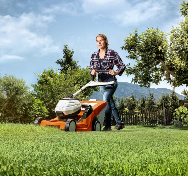 АККУМУЛЯТОРНАЯ ГАЗОНОКОСИЛКА STIHL RMA 448.0 TC SET (AP300, AL300)
