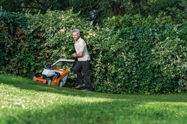 АККУМУЛЯТОРНАЯ ГАЗОНОКОСИЛКА STIHL RMA 448.0 TC SET (AP300, AL300)