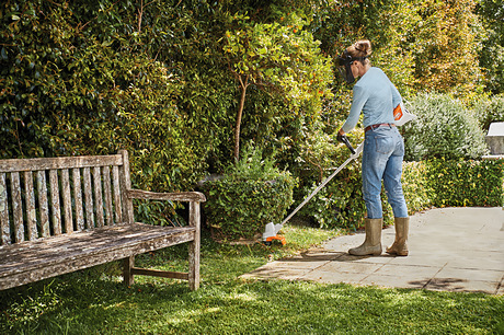 АККУМУЛЯТОРНАЯ МОТОКОСА STIHL FSA 57 с AK 10 и AL 101